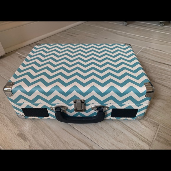 IT 3 Speed Suitcase Record Player - Picture 2 of 11